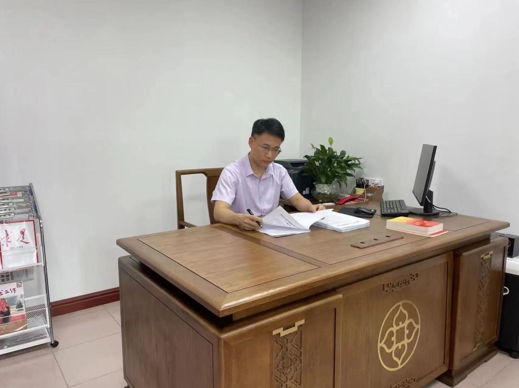 开云网(中国)校友许云获评第六届  广东省“人民满意的公务员”称号